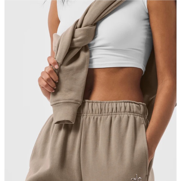 ALO Yoga Pants - Accolade straight leg sweatpants